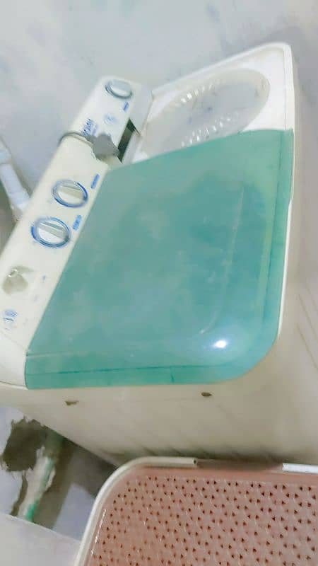 haier semi automatic machine 7kg for sell. 6