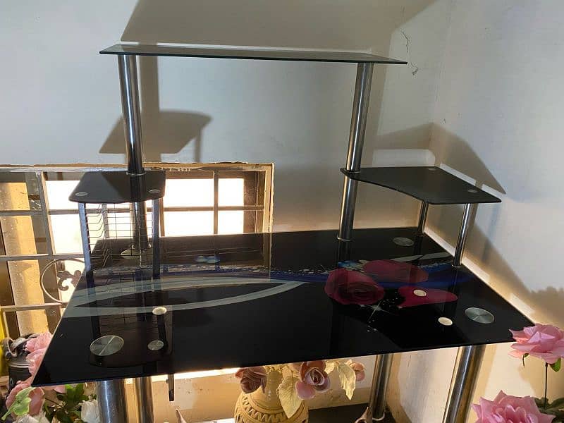bueatyfull office/study table 0