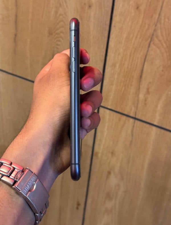 iphone 11 64gb Jv (2 month sim time available) 1