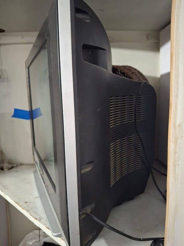 Samsung 21" ultra slim Tv in very good condition. 1