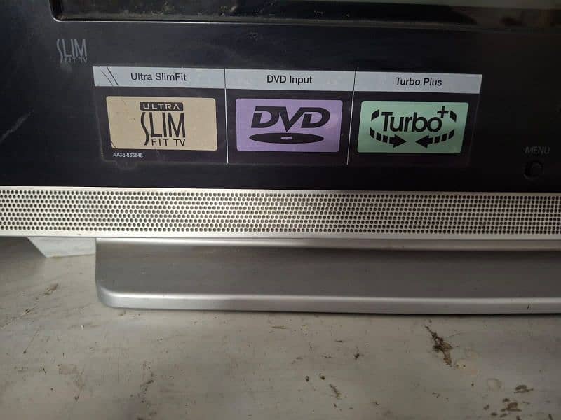 Samsung 21" ultra slim Tv in very good condition. 2