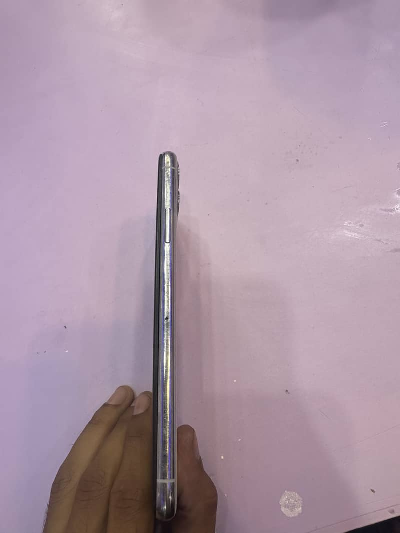 I phone 11 pro max 1