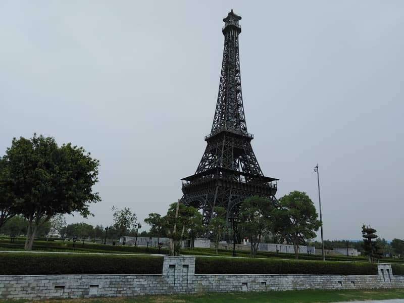 Get Your Hands On Residential Plot In Lahore Best Area 2