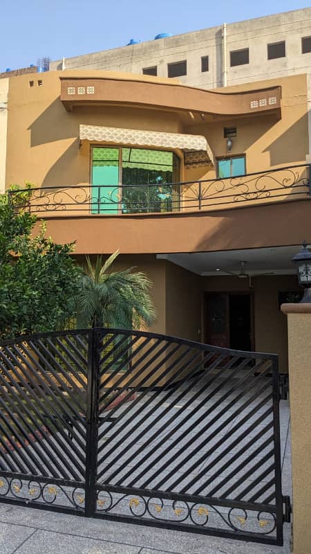 8 MARLA BEAUTIFUL HOUSE AVAILABLE FOR SALE IN DIVINE HOMES 1