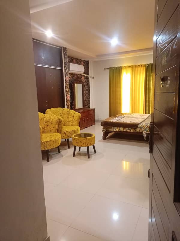 Daily bacises 1 bed rom short time coupel Allow Safe & scour 100% 7
