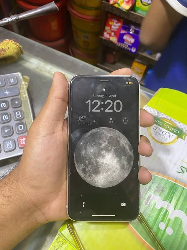 i phone 11 White jv 10/10 2