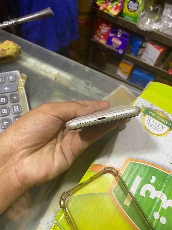 i phone 11 White jv 10/10 3