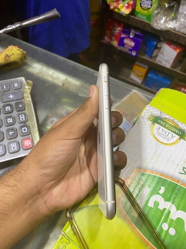 i phone 11 White jv 10/10 4