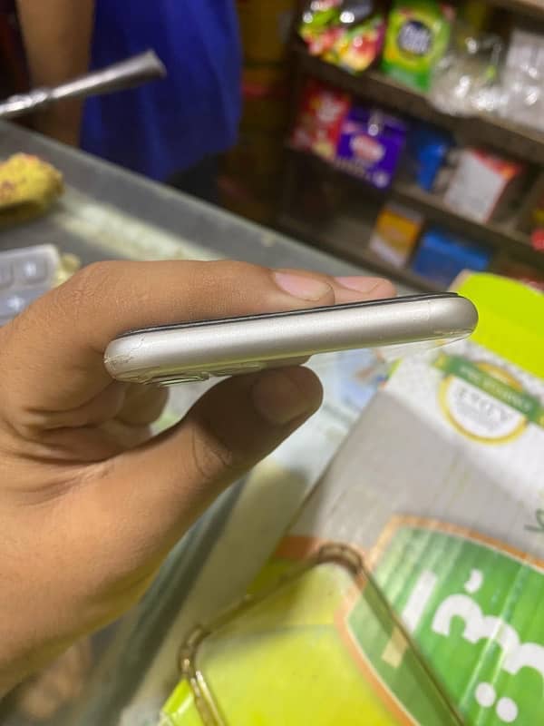 i phone 11 White jv 10/10 5