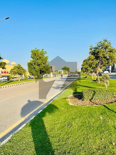 5 MARLA PLOT FOR SALE NEAR PARK OR MAIN BOULEVARD 0