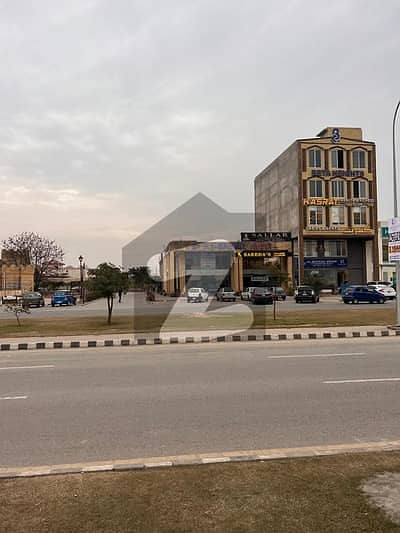 5 MARLA PLOT FOR SALE NEAR PARK OR MAIN BOULEVARD 3