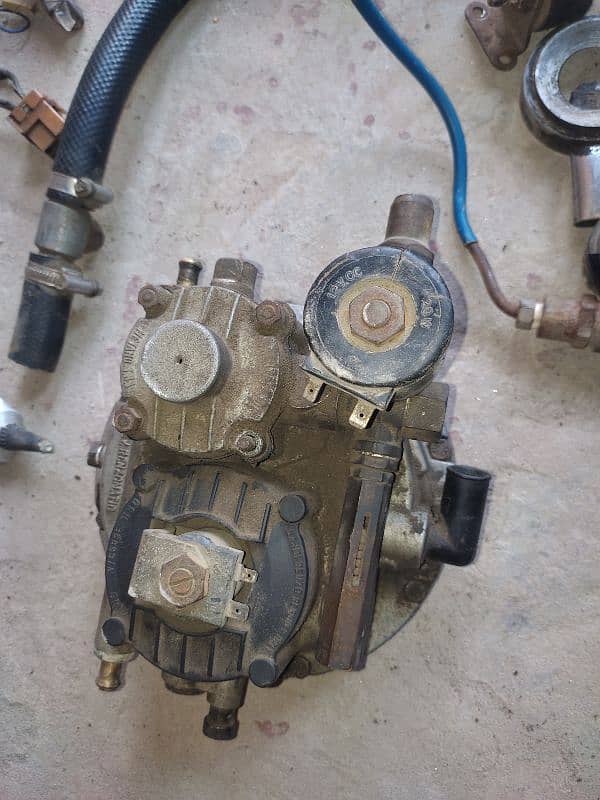 CNG/LPG Cylinder Kit & Stand 16