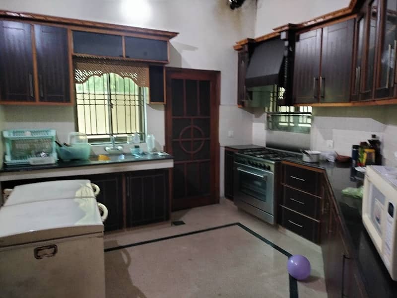 Corner House Available For Rent 5