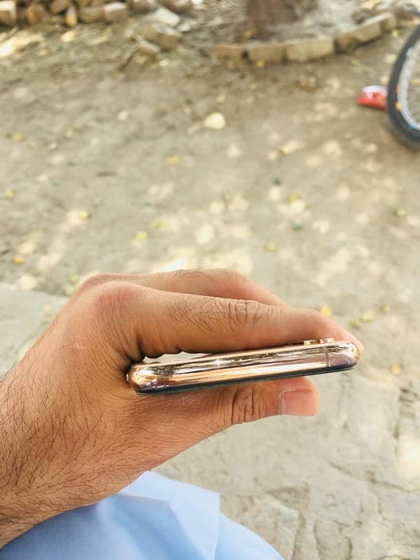 iPhone xs64 gb pta approved 4