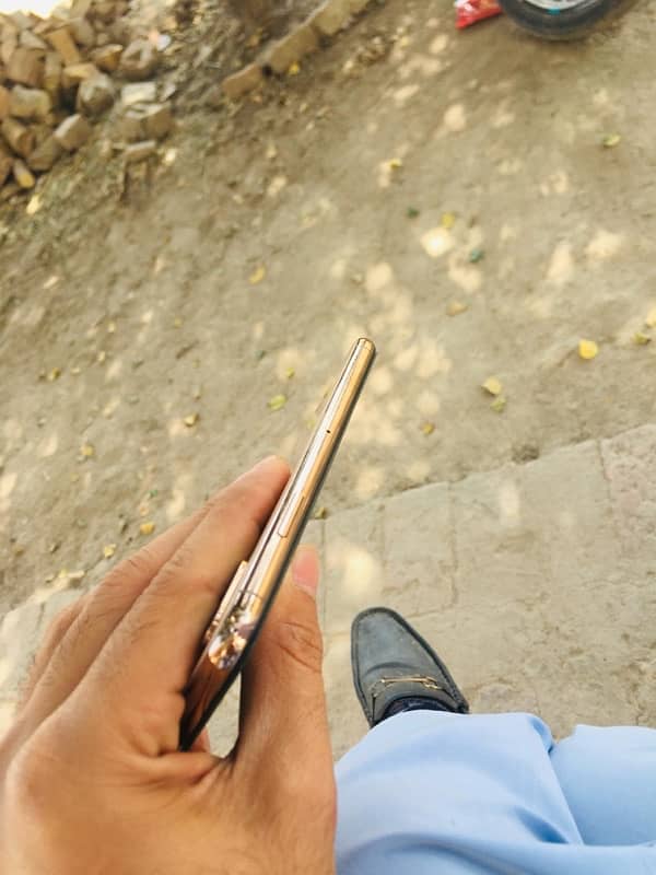 iPhone xs64 gb pta approved 5