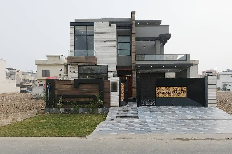 Unoccupied Prime Location House Of 10 Marla Is Available For Sale In Central Park Housing Scheme 0
