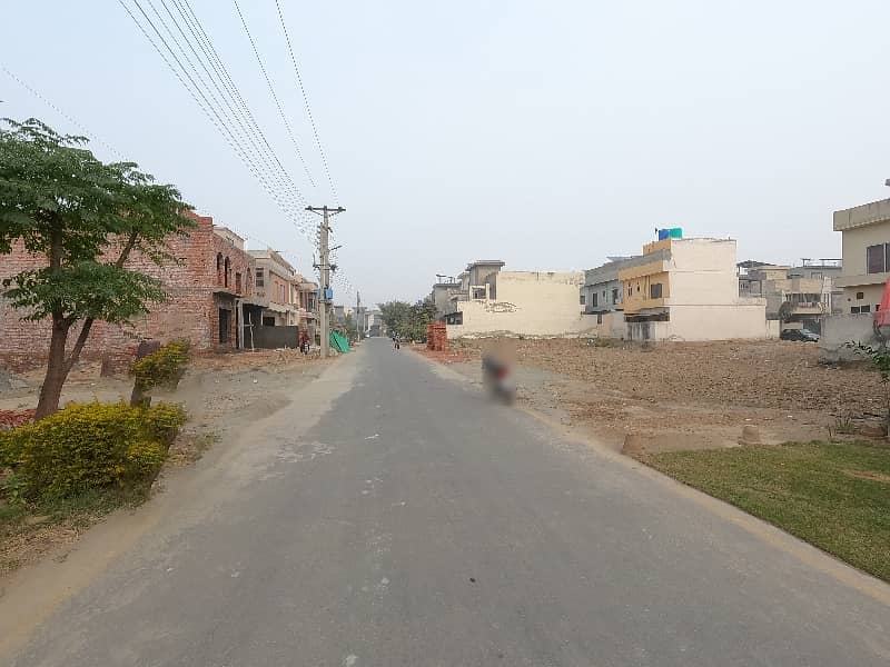 Unoccupied Prime Location House Of 10 Marla Is Available For Sale In Central Park Housing Scheme 1