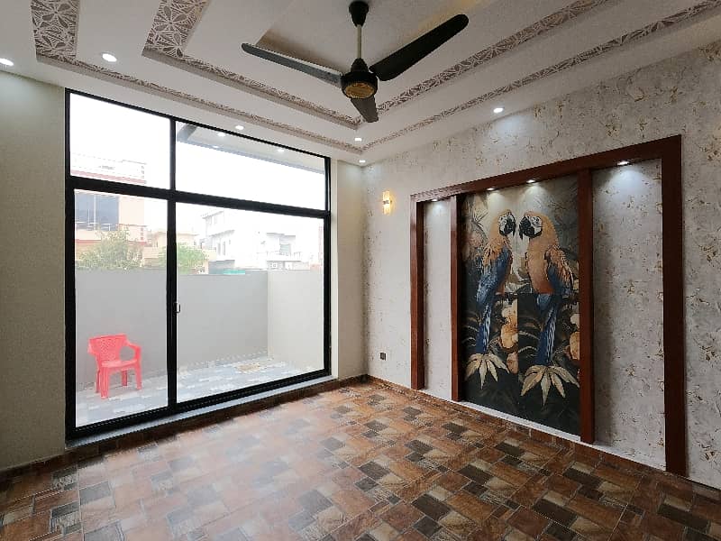 Unoccupied Prime Location House Of 10 Marla Is Available For Sale In Central Park Housing Scheme 7