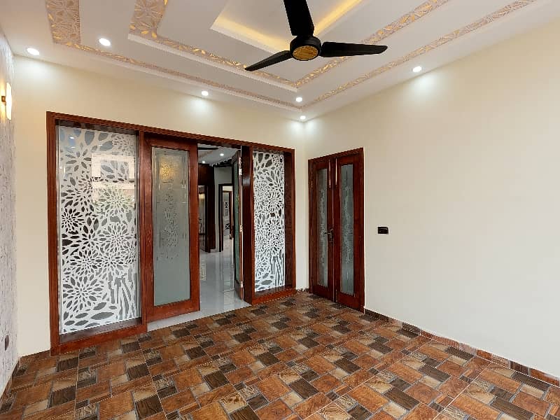 Unoccupied Prime Location House Of 10 Marla Is Available For Sale In Central Park Housing Scheme 8