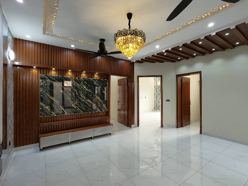 Unoccupied Prime Location House Of 10 Marla Is Available For Sale In Central Park Housing Scheme 9