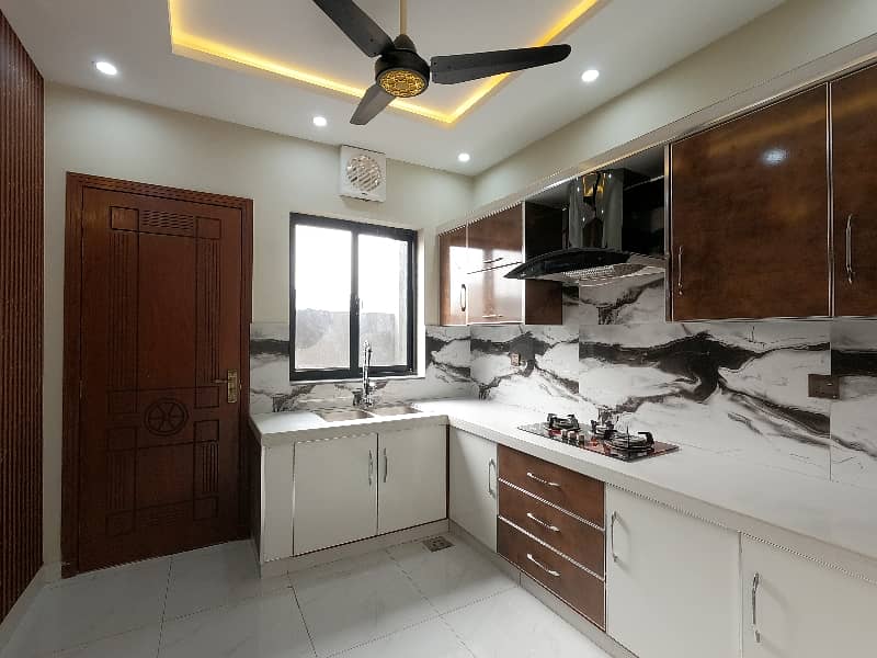 Unoccupied Prime Location House Of 10 Marla Is Available For Sale In Central Park Housing Scheme 11