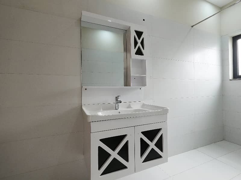 Unoccupied Prime Location House Of 10 Marla Is Available For Sale In Central Park Housing Scheme 15