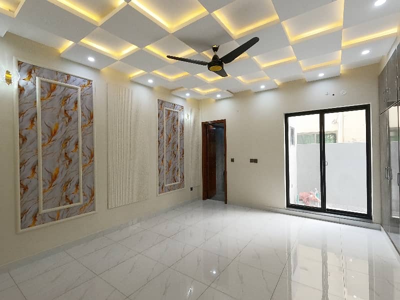 Unoccupied Prime Location House Of 10 Marla Is Available For Sale In Central Park Housing Scheme 17