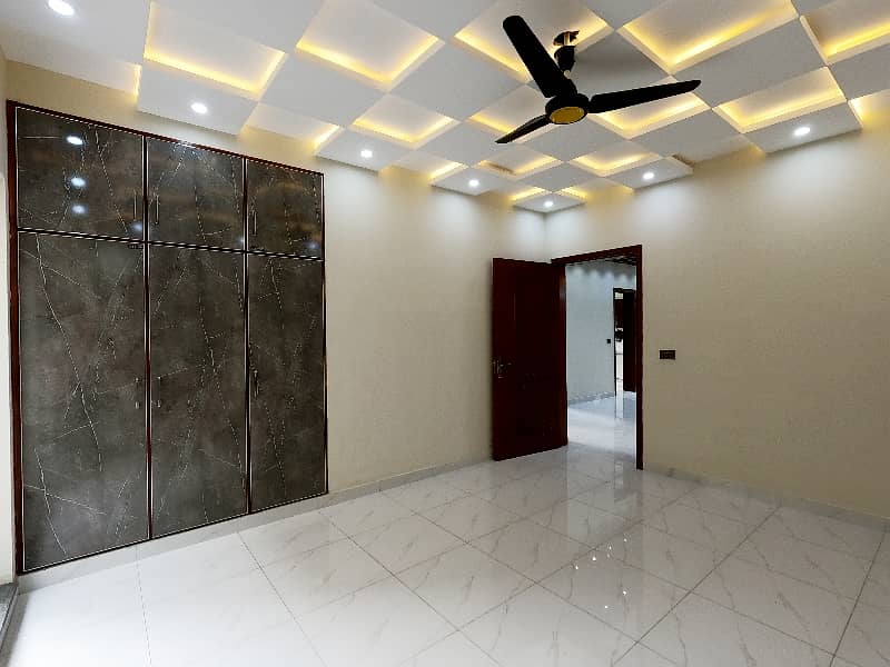 Unoccupied Prime Location House Of 10 Marla Is Available For Sale In Central Park Housing Scheme 18