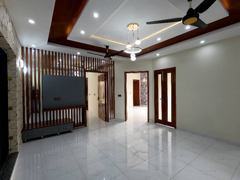 Unoccupied Prime Location House Of 10 Marla Is Available For Sale In Central Park Housing Scheme 22