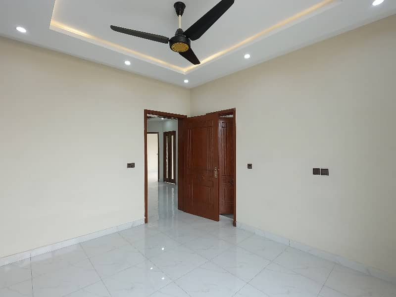 Unoccupied Prime Location House Of 10 Marla Is Available For Sale In Central Park Housing Scheme 25