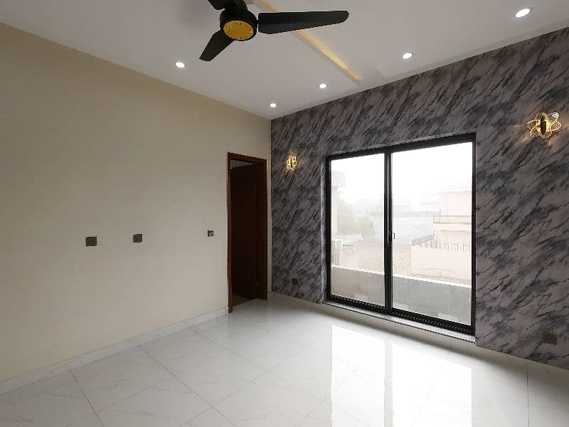 Unoccupied Prime Location House Of 10 Marla Is Available For Sale In Central Park Housing Scheme 30