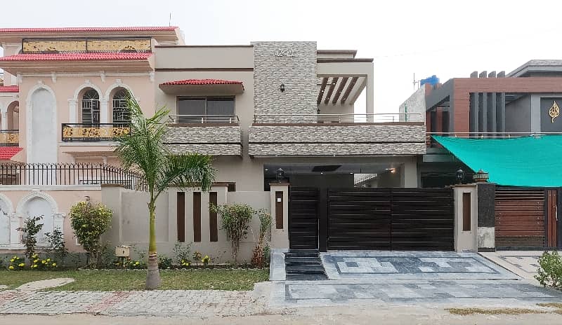Prime Location 10 Marla House For Sale In The Perfect Location Of Central Park - Block A 0