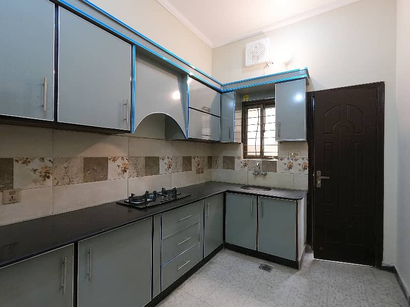 Prime Location 10 Marla House For Sale In The Perfect Location Of Central Park - Block A 9