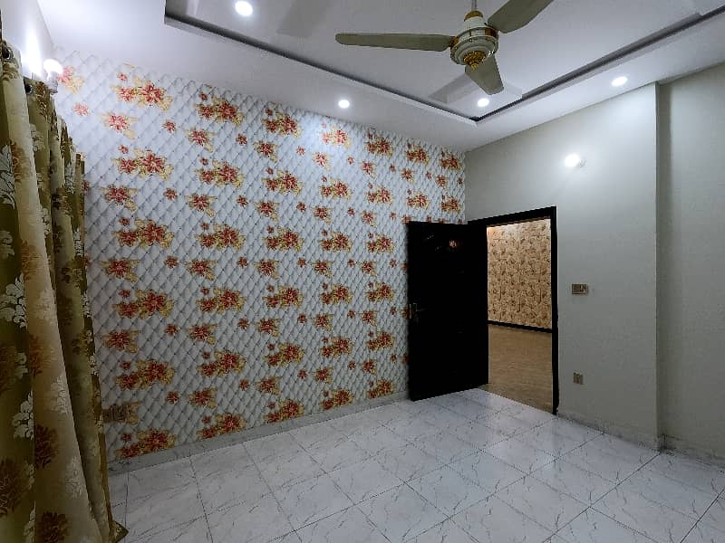 Prime Location 10 Marla House For Sale In The Perfect Location Of Central Park - Block A 12