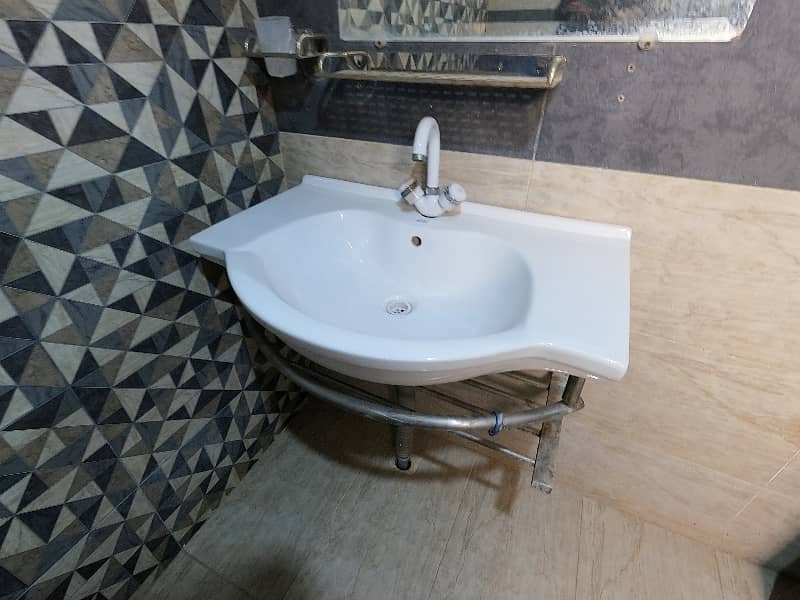 Prime Location 10 Marla House For Sale In The Perfect Location Of Central Park - Block A 13