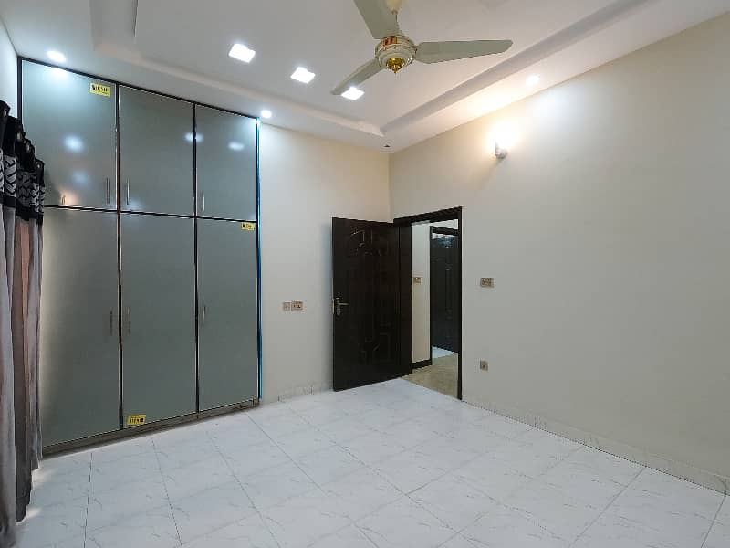 Prime Location 10 Marla House For Sale In The Perfect Location Of Central Park - Block A 16