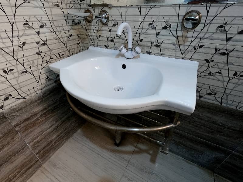 Prime Location 10 Marla House For Sale In The Perfect Location Of Central Park - Block A 17