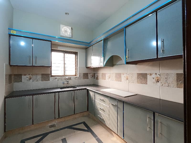 Prime Location 10 Marla House For Sale In The Perfect Location Of Central Park - Block A 21