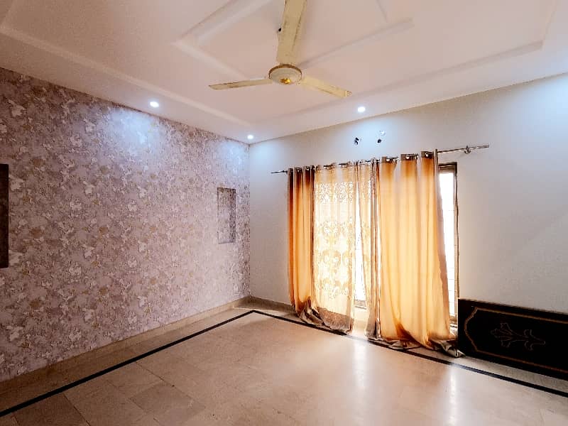 Prime Location 10 Marla House For Sale In The Perfect Location Of Central Park - Block A 22