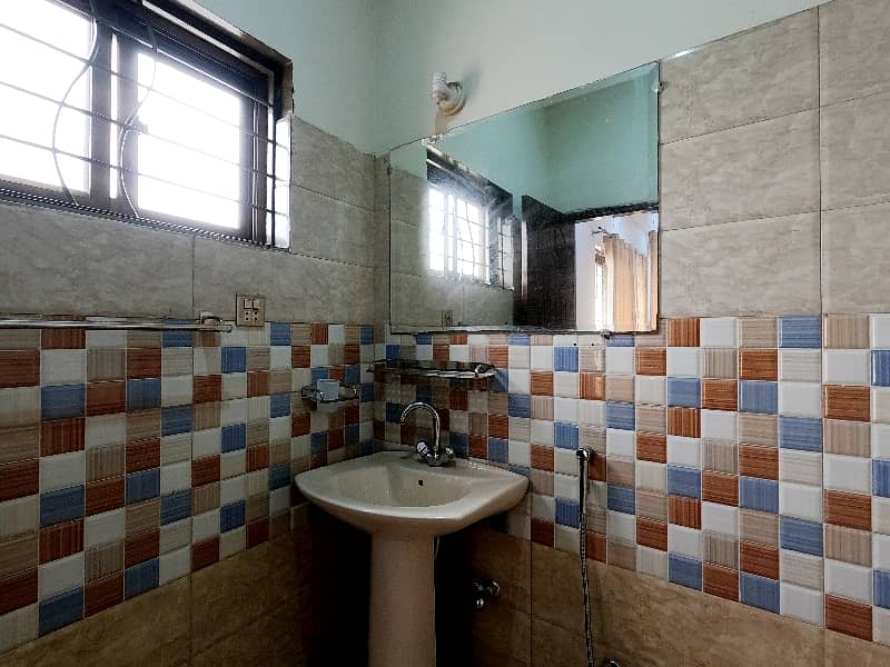 Prime Location 10 Marla House For Sale In The Perfect Location Of Central Park - Block A 24