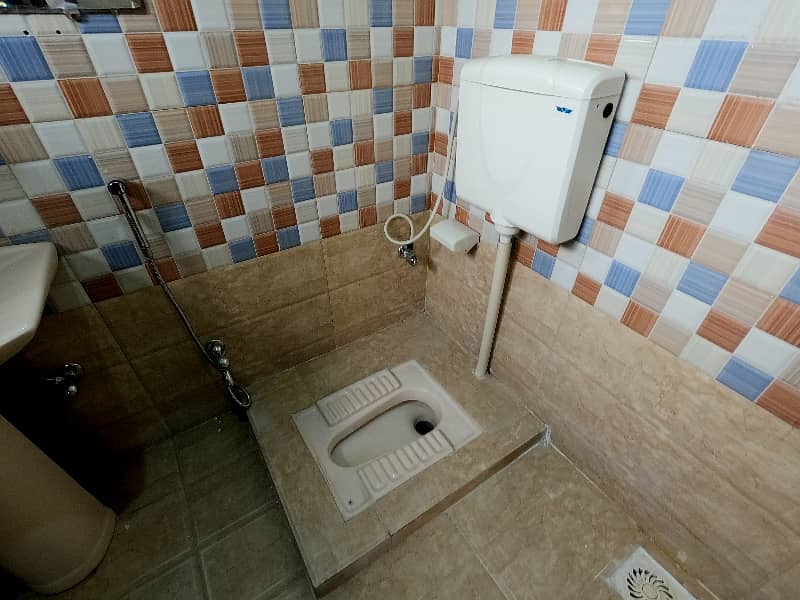 Prime Location 10 Marla House For Sale In The Perfect Location Of Central Park - Block A 25