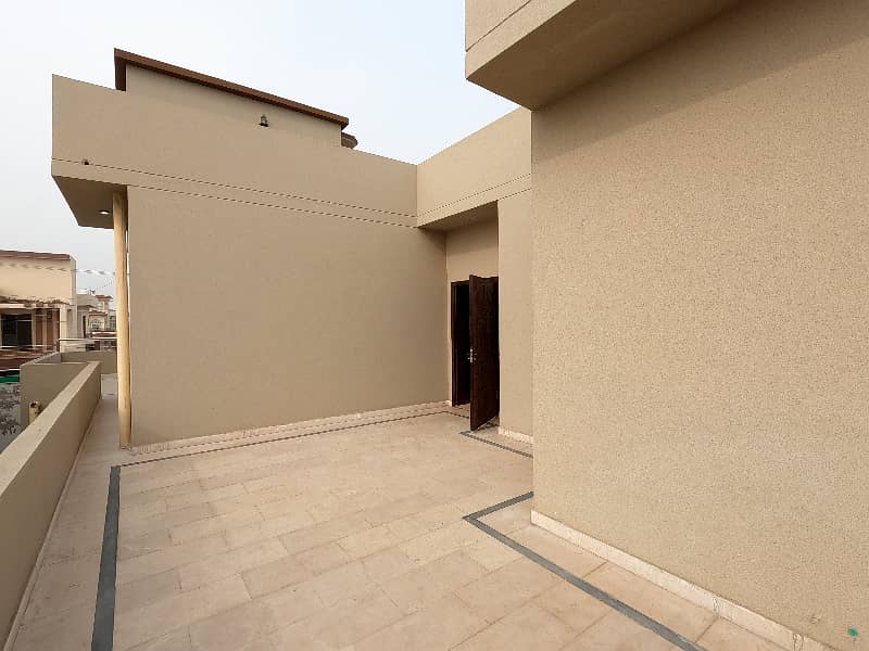 Prime Location 10 Marla House For Sale In The Perfect Location Of Central Park - Block A 27