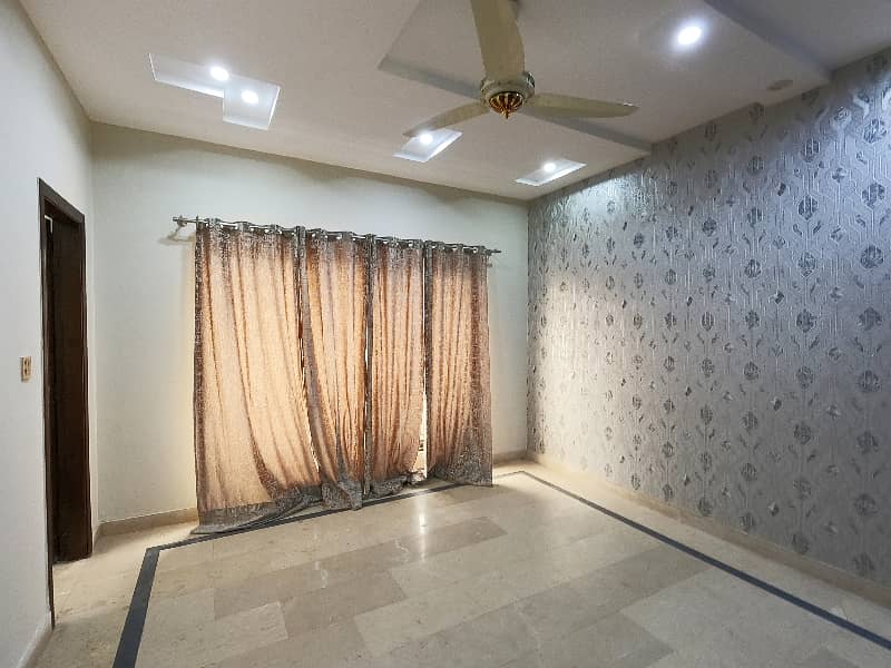 Prime Location 10 Marla House For Sale In The Perfect Location Of Central Park - Block A 28