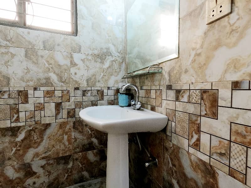 Prime Location 10 Marla House For Sale In The Perfect Location Of Central Park - Block A 30