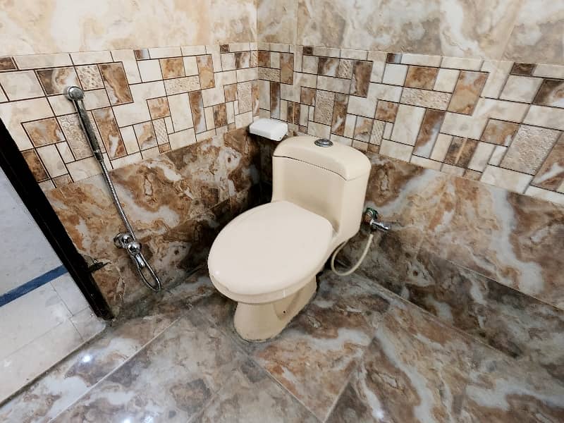 Prime Location 10 Marla House For Sale In The Perfect Location Of Central Park - Block A 31