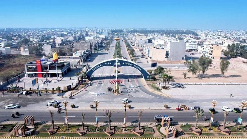 10 marla possession plot is available for sale G block in central park housing scheme,Lahore 0