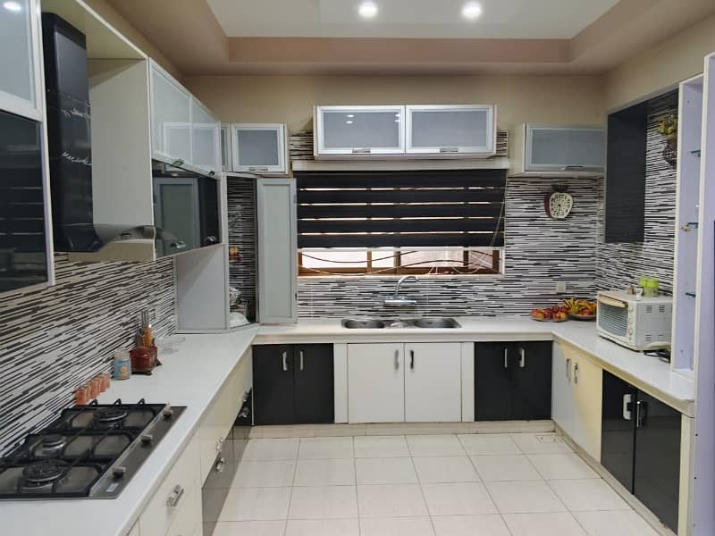 Gulberg 3 corner house for sale 4