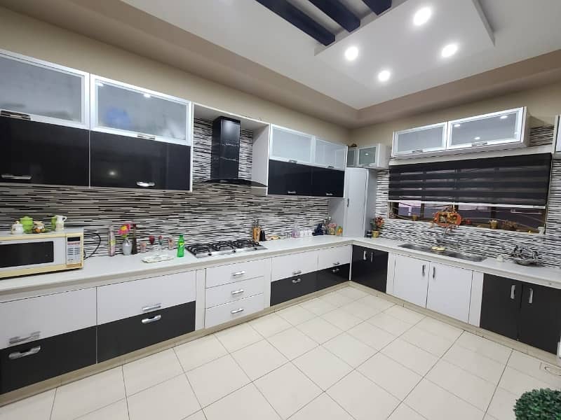 Gulberg 3 corner house for sale 5