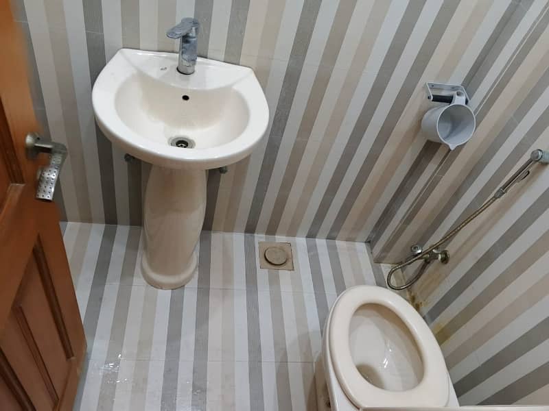 Gulberg 3 corner house for sale 8