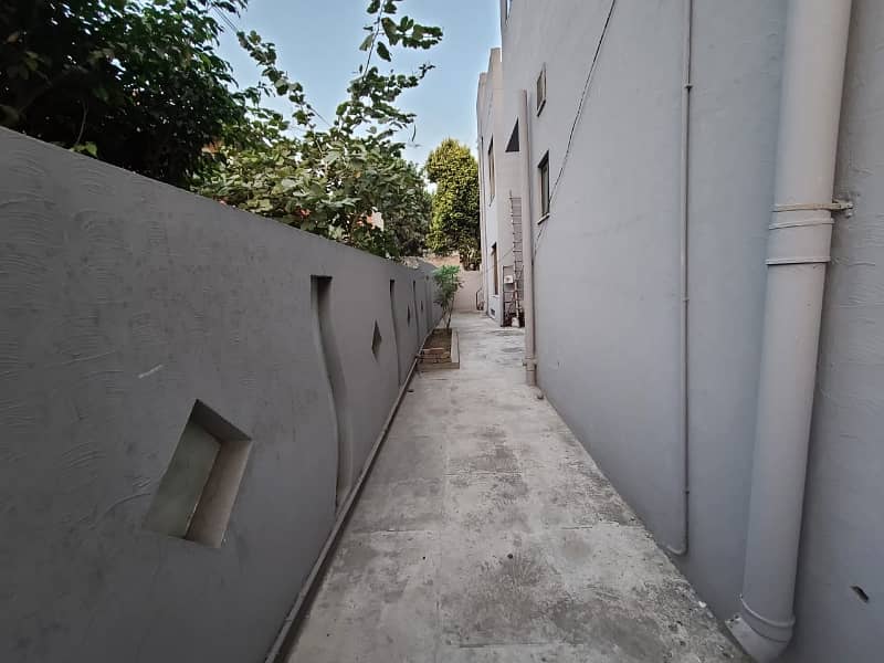 Gulberg 3 corner house for sale 13